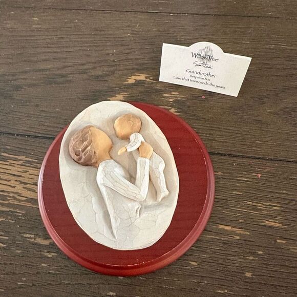 DEMDACO Willow Tree Grandmother : Love that Transcends the Years Trinket Box NEW - Picture 1 of 7